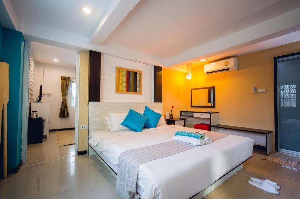 Anchor Boutique House Hotel Patong Екстериор снимка