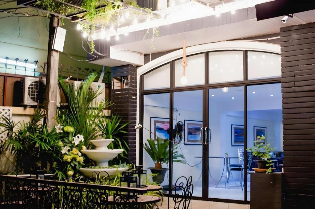 Anchor Boutique House Hotel Patong Екстериор снимка